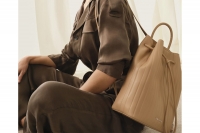 Elegantný dámsky ruksak v minimalistickom štýle