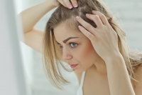 Ako dostať ustupujúcu vlasovú líniu pod dlhodobú kontrolu?