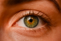 Aj nevinný zápal očnej spojivky môže trvalo poškodiť zrak