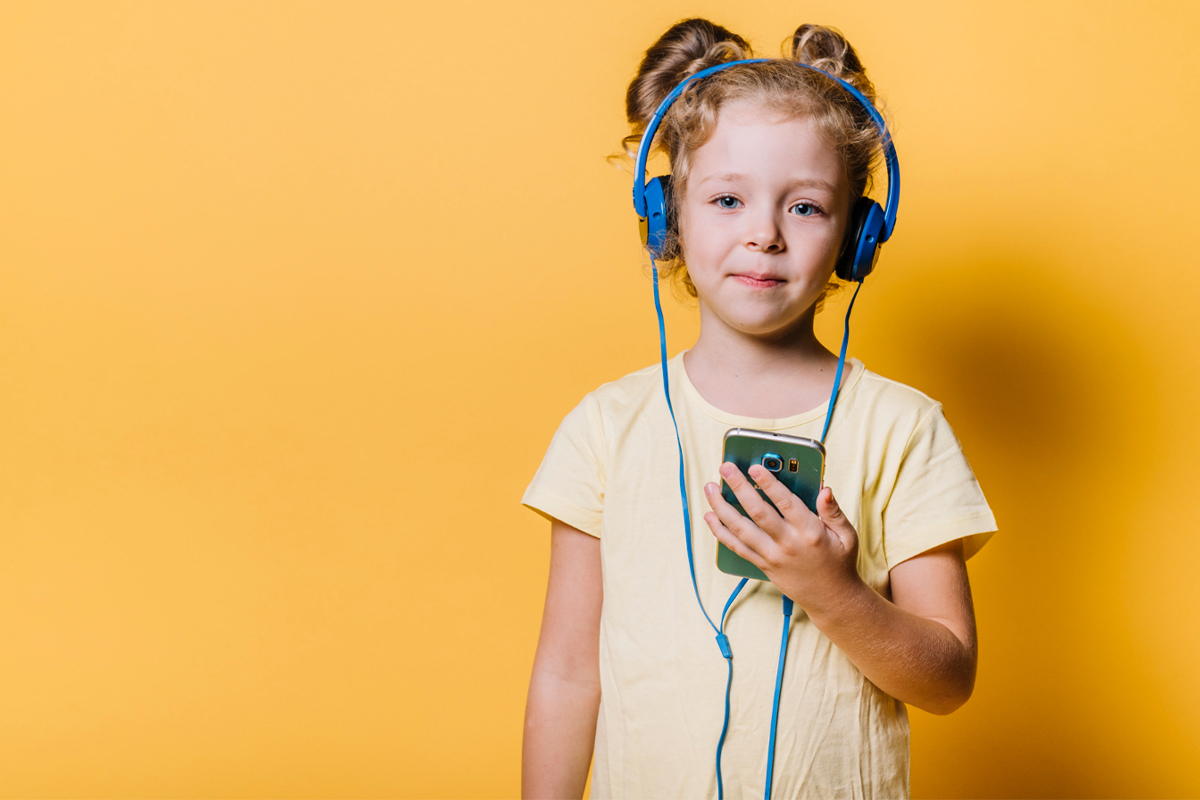 freepik_child_headphones