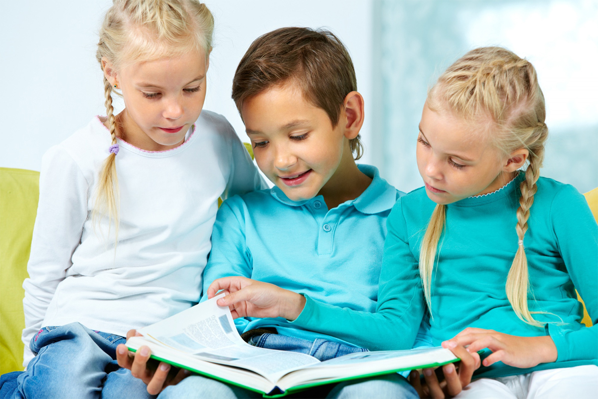 freepik_children_reading_25