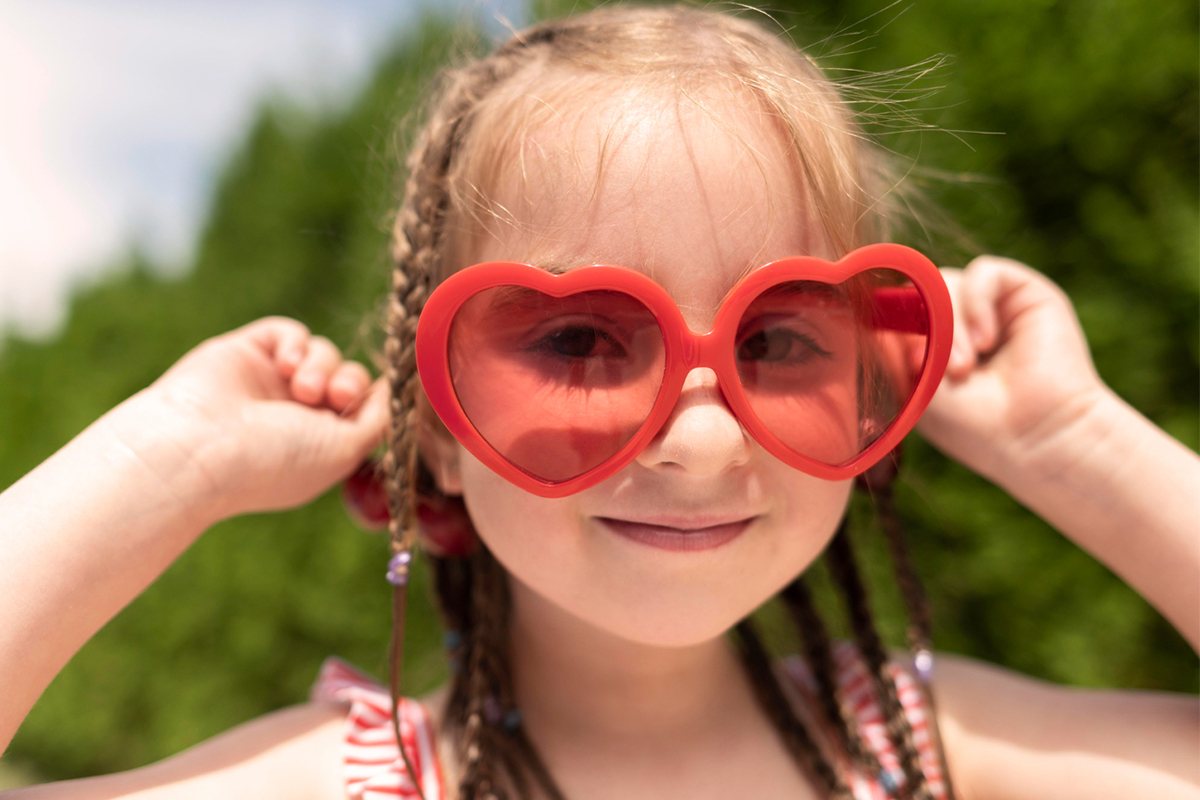 freepik_girl_sunny_glasses_25jpg