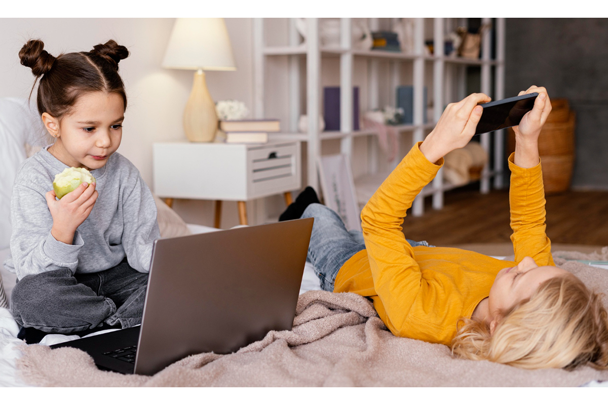 freepik_girls_online26