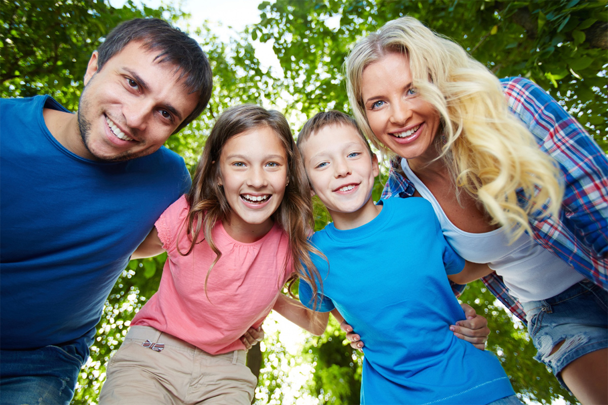 freepik_happy_family_525