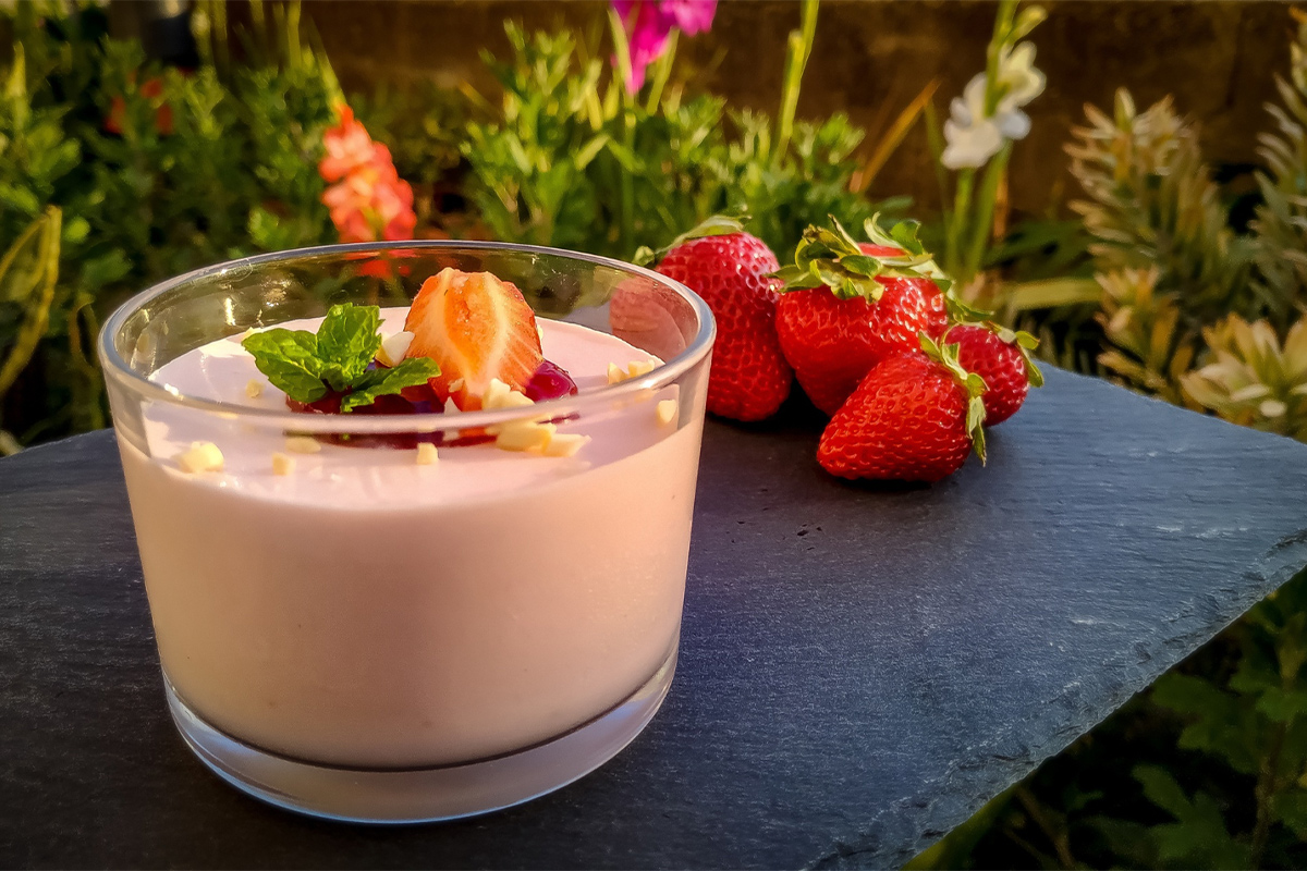 freepik_strawberry_mousse