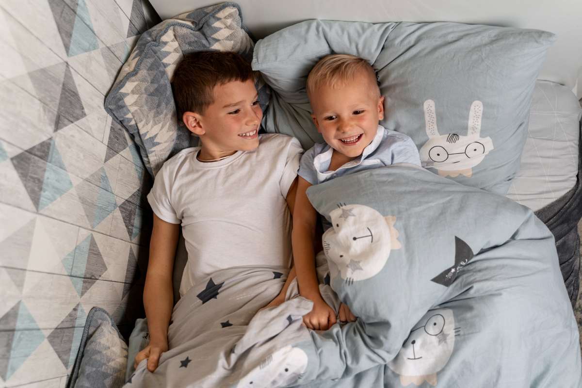 magnific_boys_in_bed_26
