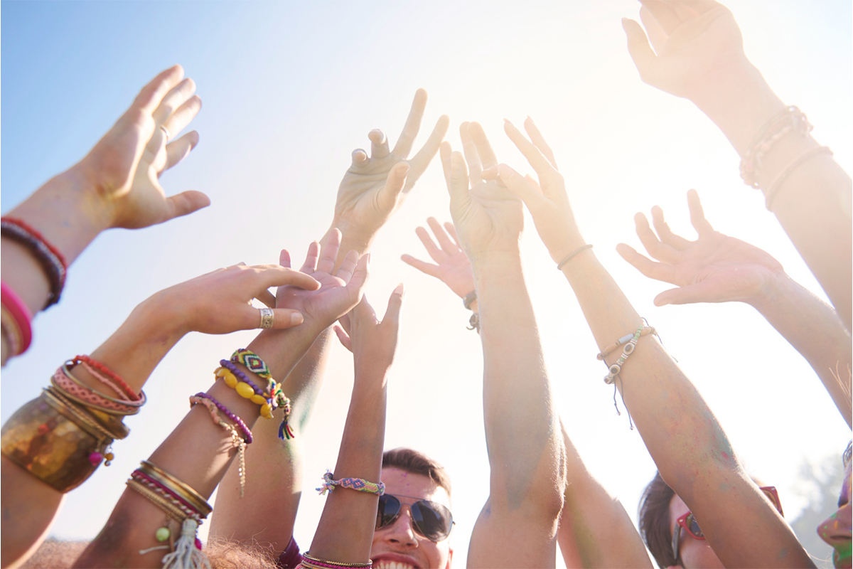 mahnific_festival_hands_26