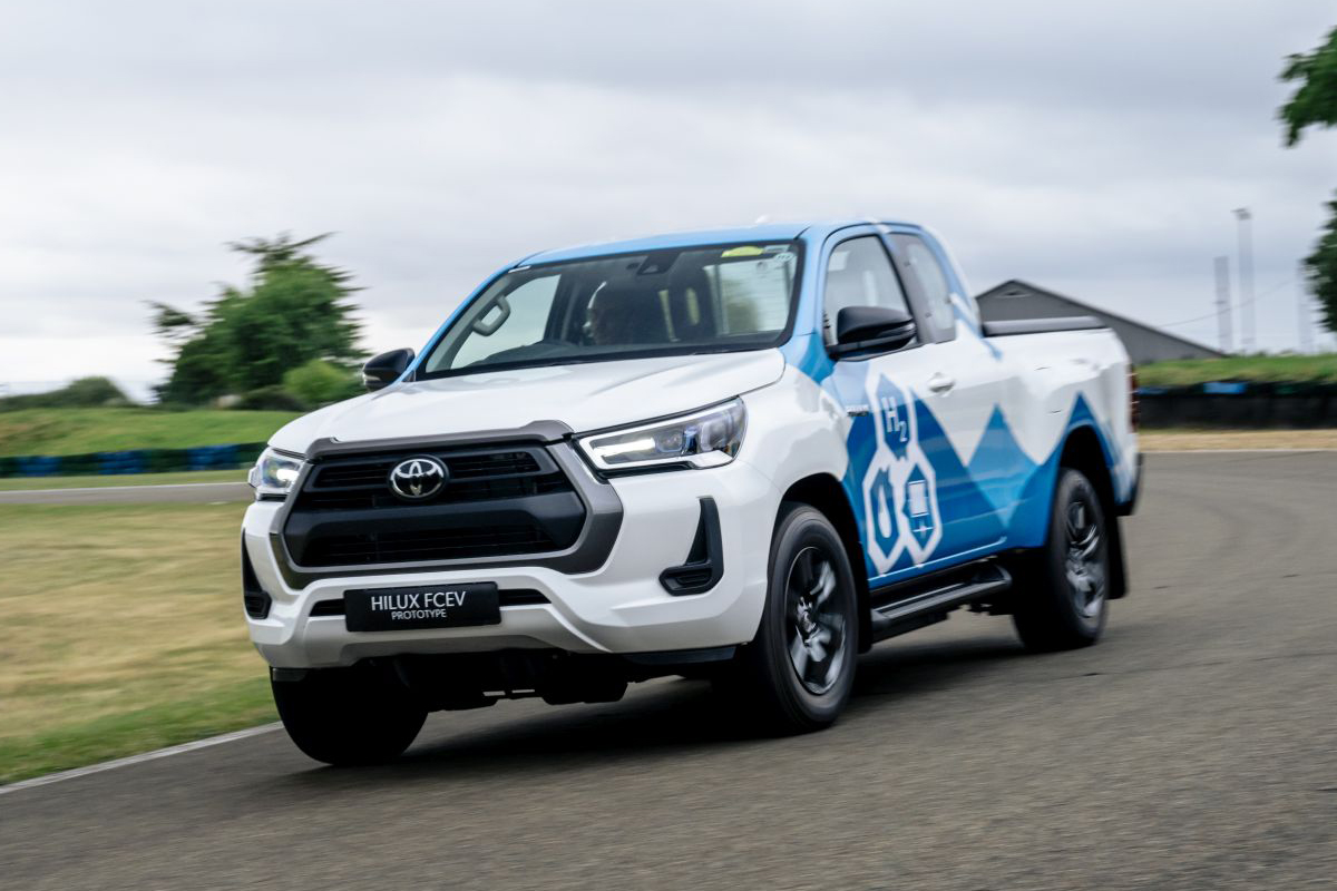 2_hilux_fcev_prototype