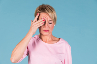 Menopauza sa môže prejaviť aj na očiach