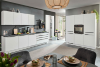 Ako dosiahnuť vizuálne väčší priestor v malej kuchyni? Tajomstvo je v pracovnej doske