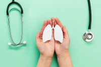 S kým máte tú česť? S pneumokokom hrozí zápal priedušiek, zápal pľúc aj meningitída!