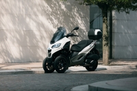 Piaggio MP3 je riešením do preplnených miest