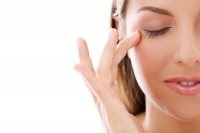 Liečbu zápalu alebo infekcie oka podporte novými očnými kvapkami