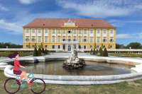 S bicyklom na zámok Schloss Hof