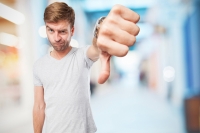 4 spôsoby, ako sa vysporiadať s pasívne agresívnymi kolegami