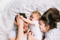 Rodič malých detí? Kto spí horšie – mamička alebo otecko?